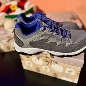 Columbia women’s grey and Blue Shoes